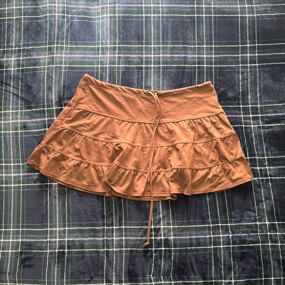 2000s style Body Glove brown ruffle swim skirt with drawstring waist. Size M.